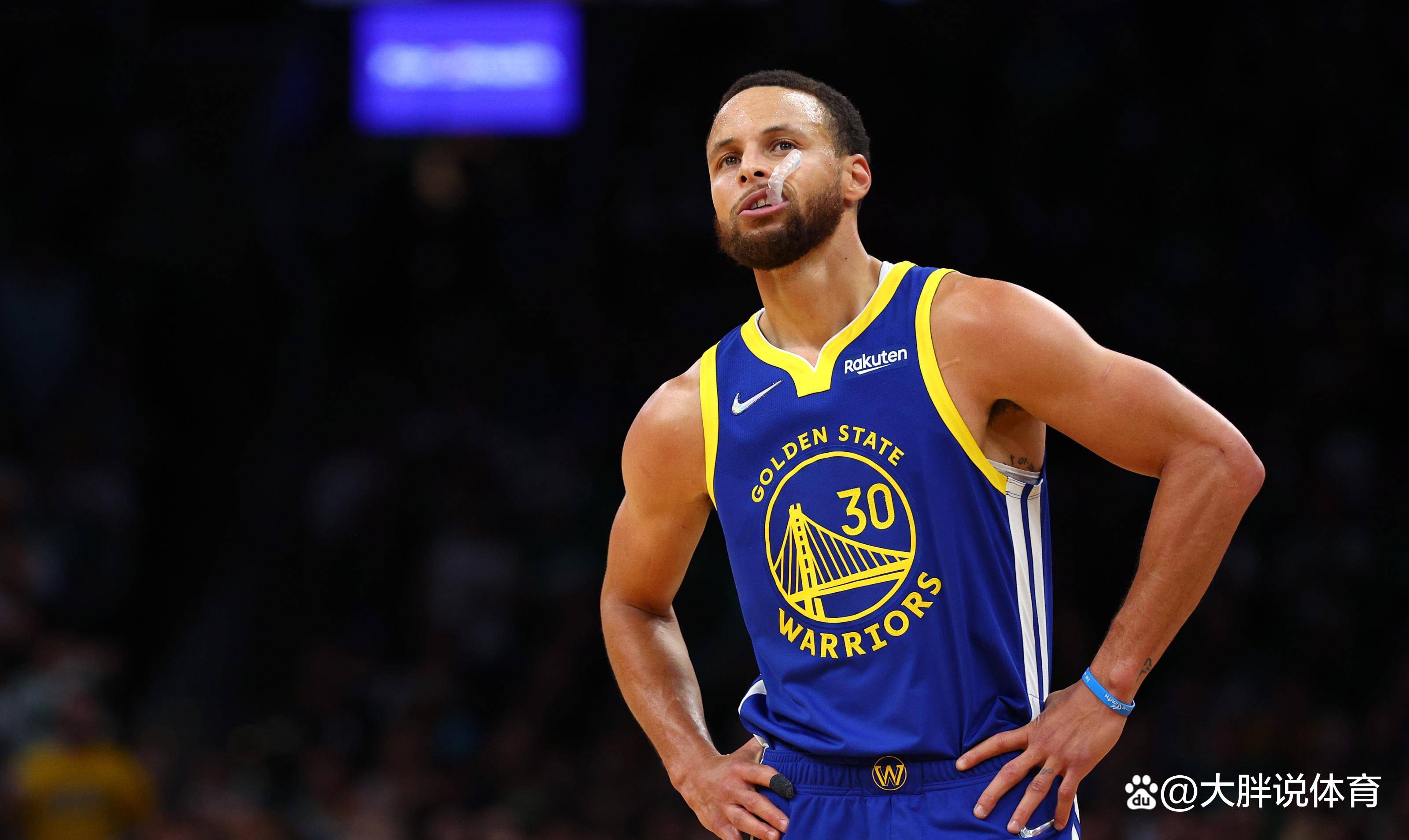 詹姆斯关键时刻救险，库里力保胜局拿下系列赛-开云官网